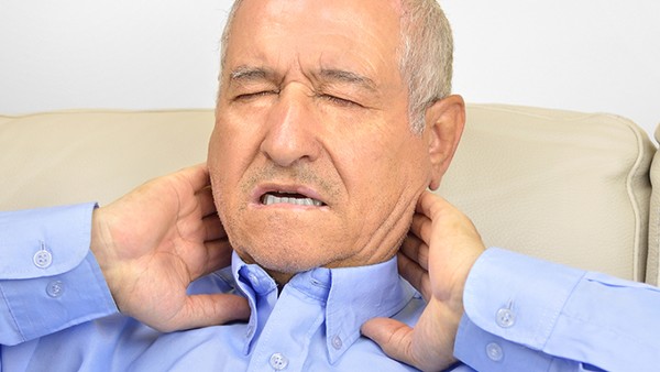 頸椎病有哪些早期癥狀？頸肩酸痛會(huì )放射至頭枕部嗎？