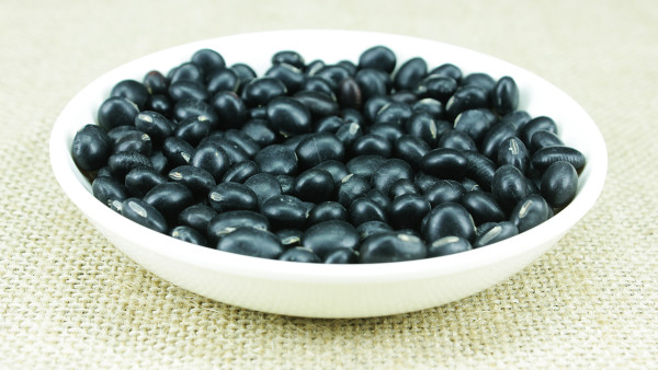 女人吃黑豆有什么好處？月經(jīng)吃黑豆有什么功效