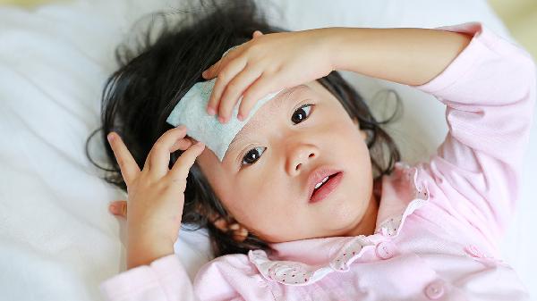 幼兒急疹發(fā)熱規(guī)律揭秘 幼兒急疹會(huì)出現(xiàn)高燒高熱嗎