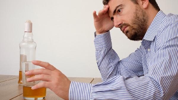 急性酒精中毒 急性酒精中毒的三个阶段
