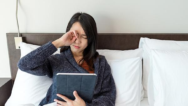 左眼一用力闭眼有点痛怎么办