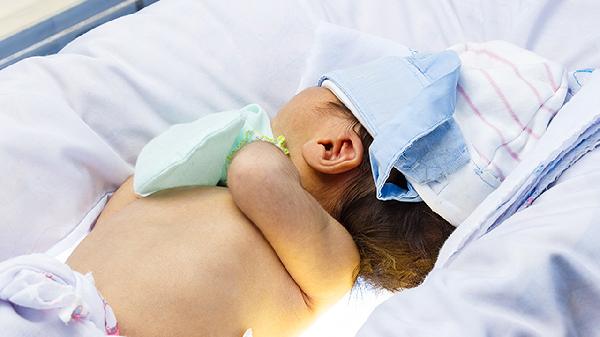 三个月宝宝突然不吃母乳怎么回事
