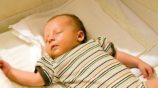 母乳喂养对早产儿的好处有哪些？
