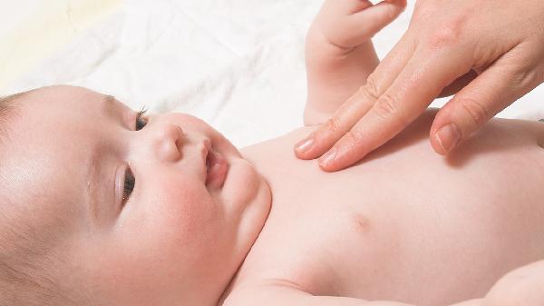新生儿36天一直吐奶怎么回事