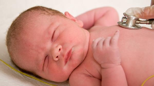 新生兒頭痂怎么洗掉  簡(jiǎn)單4步洗干凈這層臟東西