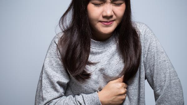 左側(cè)最后一根肋骨下隱痛是什么原因