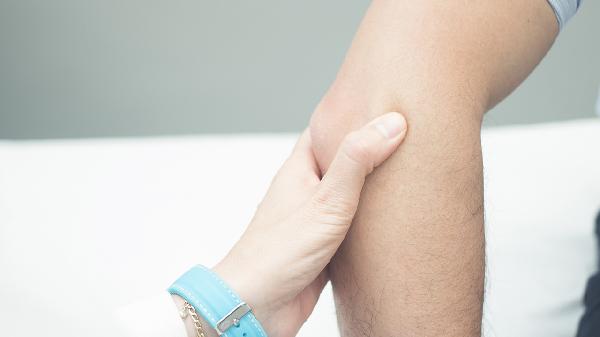 胳膊肘疼是什么原因引起的 胳膊肘疼与这些原因密切相关
