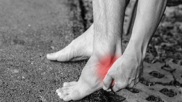 痛風(fēng)用什么泡腳好 痛風(fēng)用姜水泡腳可以嗎