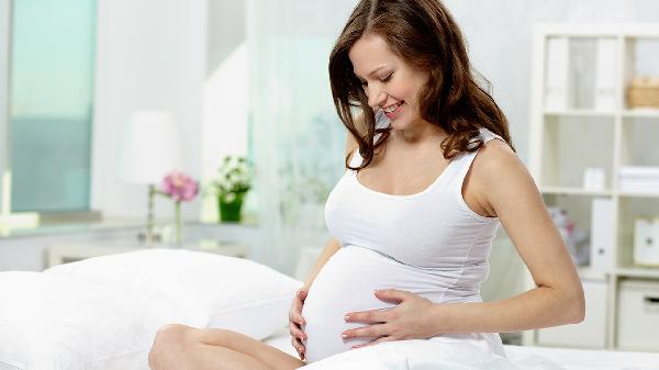 剖腹产新生儿多久吃奶
