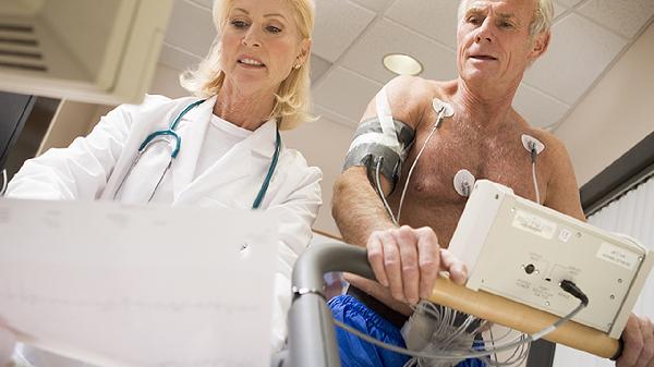70歲的老人股骨頭骨折怎么治療