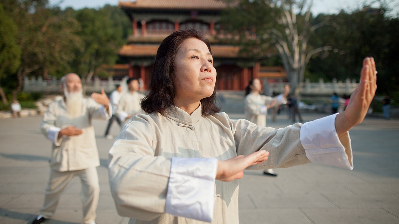 医生调查发现：经常打太极的人，身体指标比常跑步的人还健康？