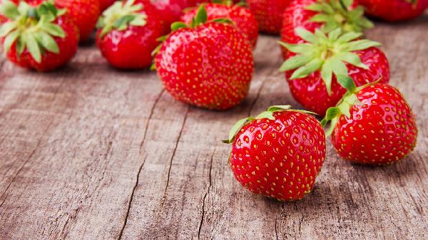 九九草莓多少錢(qián)一斤