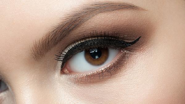 眼角經(jīng)常開裂怎么回事