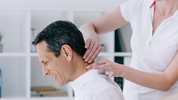 經(jīng)常做肩頸按摩背會變薄嗎?