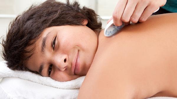 刮痧出青色說(shuō)明什么