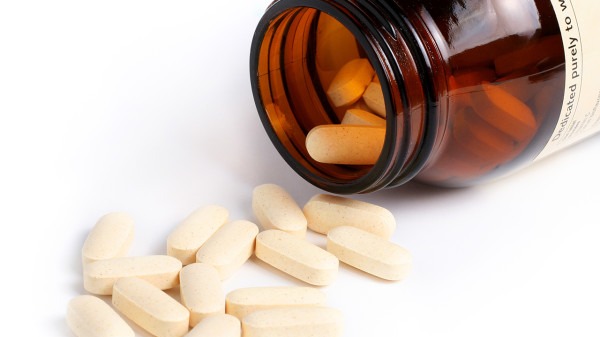 {女子长期口服避孕药调月经致肺梗 使用短效避孕药需谨慎}