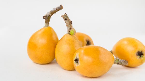 巧用湯匙給枇杷去皮的方法有哪些