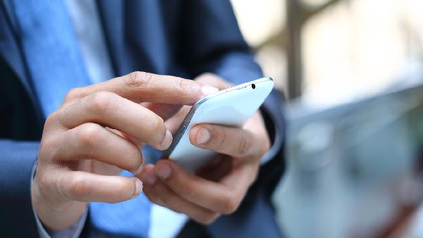 發(fā)現孩子偷偷買(mǎi)了手機后家長(cháng)該怎么辦