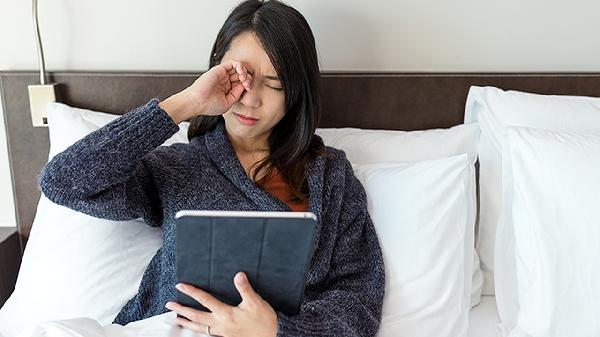 貼眼膜有刺痛感一會兒就好了正常嗎