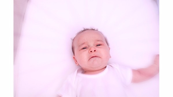 因被子盖得不对女婴住进ICU？新生儿怎么睡才安全？
