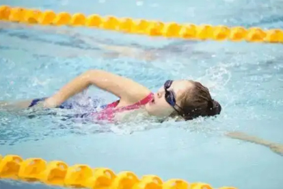 游泳能夠鍛煉肌肉嗎