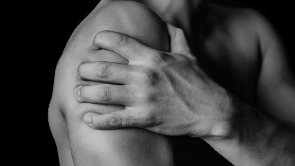 女生小便后擦什么部位比較好