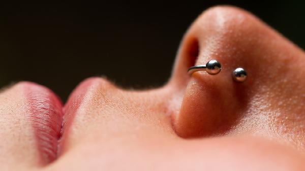 鼻息肉和鼻甲肥大的區(qū)別有哪些癥狀呢