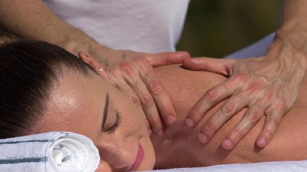 不想吃飯按摩哪個位置