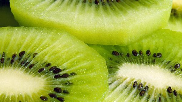 獼猴桃怎么完整去皮