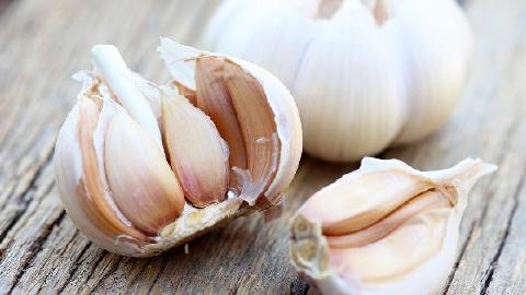 吃得太飽容易吃胃癌大蒜洋蔥是預(yù)防胃癌的工具