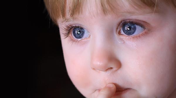 婴儿放屁哭是什么原因