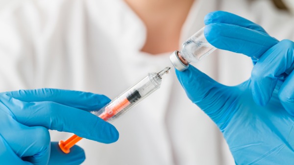 不同的新冠疫苗有何优缺点？各种新冠疫苗主要有两大区别