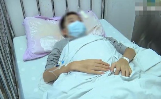 13岁湖南男孩挤痘引发脑膜炎，面部三角区的痘痘为何不能乱挤？