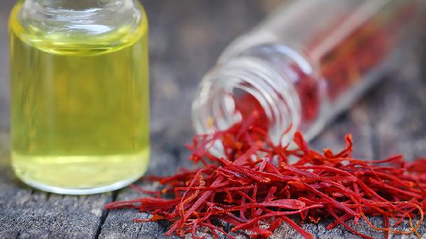 紅花油的作用和注意事項