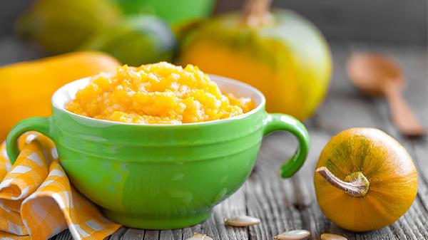 笑著殺了手的六種食物使牙齒變色