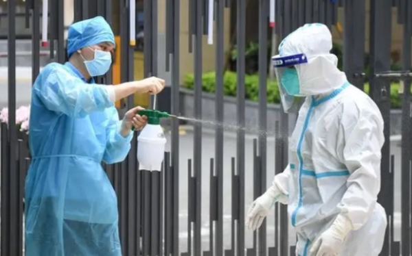 阳性家庭成员共同居家会造成重复感染吗？专家给出解释