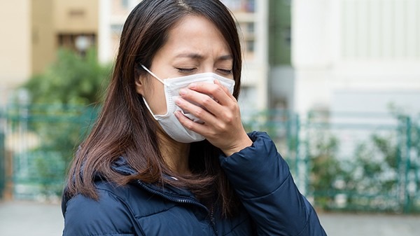 专家预测疫情拐点可能在2月初 不幸阳了该怎么应对？
