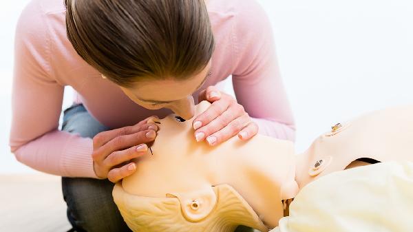 口對口人工呼吸