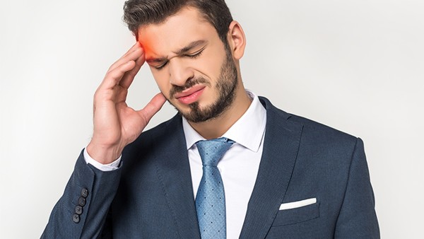 就是经常会头痛，不分时间的痛