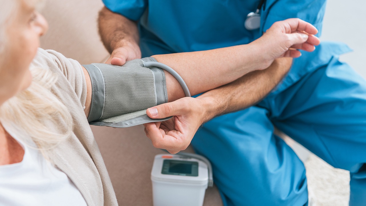 58歲男子深夜猝死，醫生痛斥：這3件事就算再愛(ài)，睡前也要少做