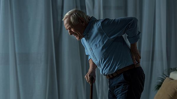 腰間盤突出彎腰受限有牽扯感