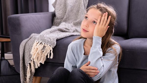 8歲小孩子胸部里面有硬塊正常嗎