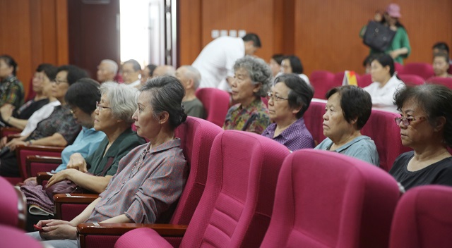 西院退休党员参加“不忘初心、牢记使命”主题活动2.jpg