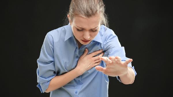 右胸上方肋骨按壓疼痛如何緩解