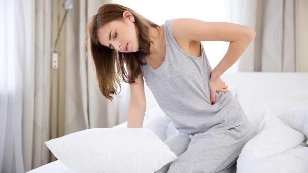 女性腰痛的难受是怎么回事