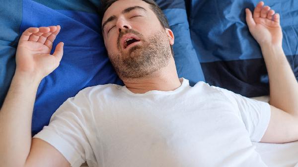 打鼾病人的自我疗法有哪些 四个自我疗法缓解打鼾