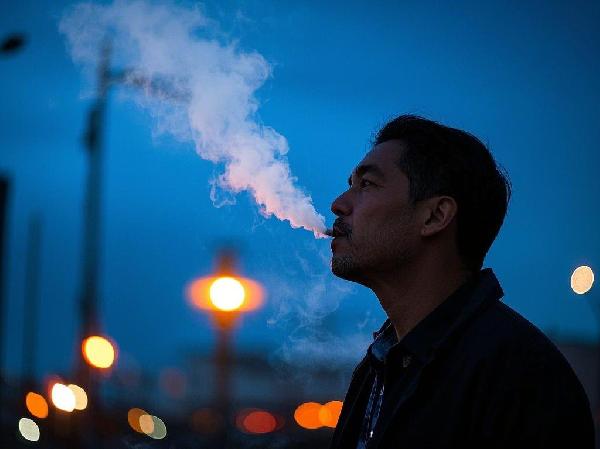 抽烟感觉胸闷气短呼吸不畅是怎么回事