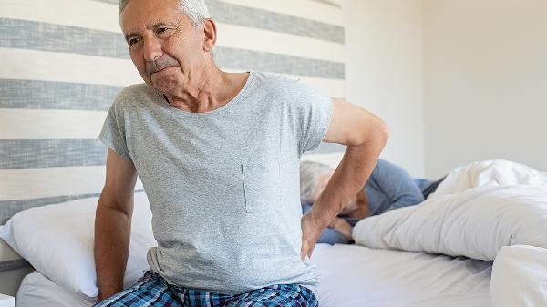 左側(cè)腰痛怎么回事 這四種疾病會(huì)導(dǎo)致左側(cè)腰痛