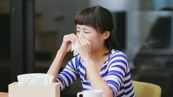 經(jīng)常打噴嚏流鼻涕還鼻子癢是什么原因