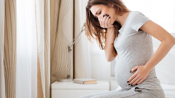 女生一到晚上就恶心怎么回事